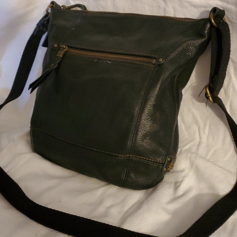 The sak cross body black 100% leather